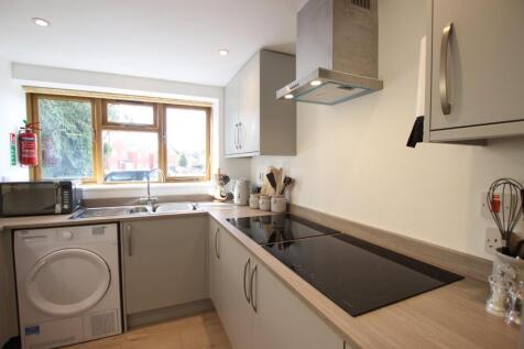Available SEPT 2027 -  5 Rooms - Albert Terrace photo 4