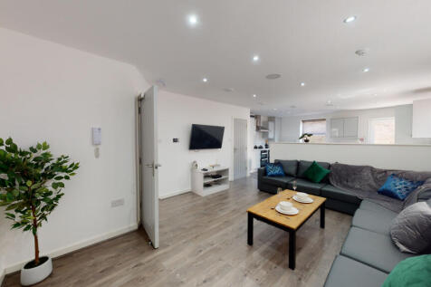 8-bed house on Hartington Road, Liverpool, £5,165/mo