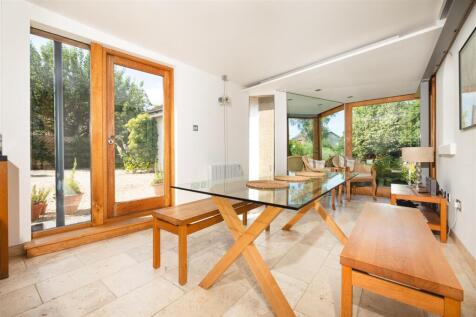 10 Main Street, Newton Burgoland