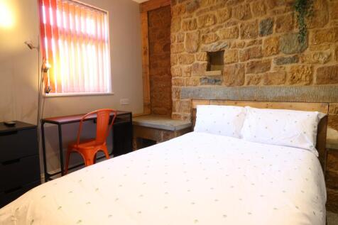 Ark Farm House Room 2.JPG