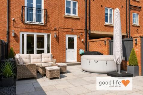 20260711_232833968_iOS115 aylesford mews.jpg