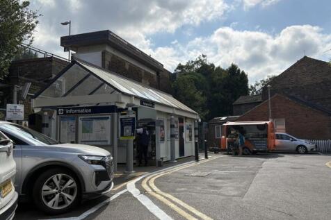 Upper Teddington Road upon Thames, Kingston, KT1 photo 5