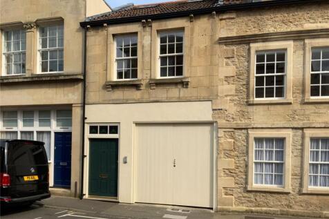 2-bed terraced on Duke Street, Trowbridge, £1,075/mo