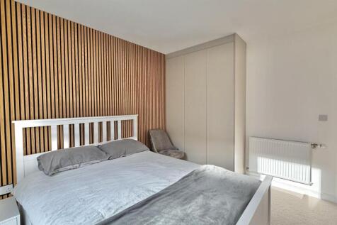 2 Bedroom, New Building, E6 For Sale by Barrain Lo