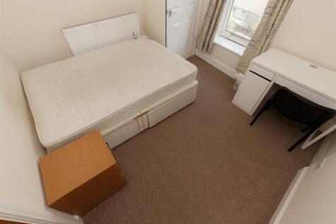 Bright double bedroom with dedicated study desk...