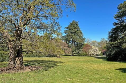 Front communal gardens