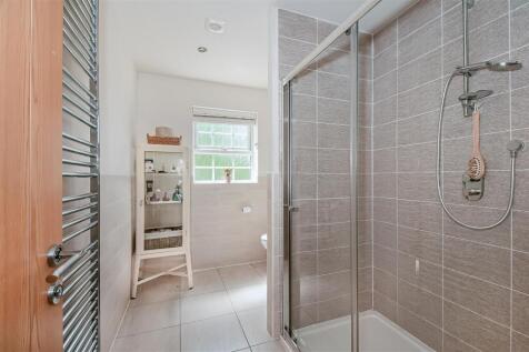 5 Sycamore Close -4.jpg