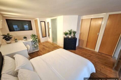 2-bed flat on Thurland Street, Nottingham, NG1, £1,348/mo