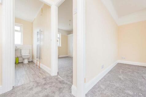 Hanworth Road, Whitton, Hounslow, TW4 photo 4