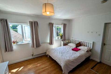 24 Church Rd bed 2 1.jpg