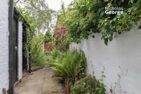 Ravenhurst rd 10 garden.jpg