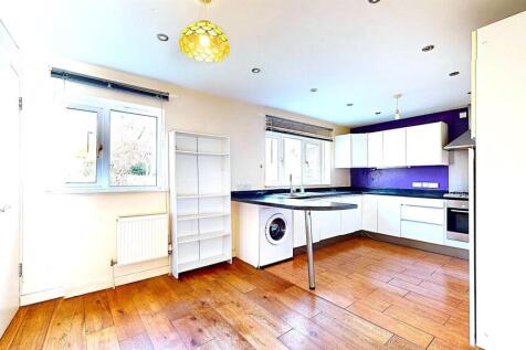 4 Bedroom House, Beckton, E6 For Sale By Barrain L