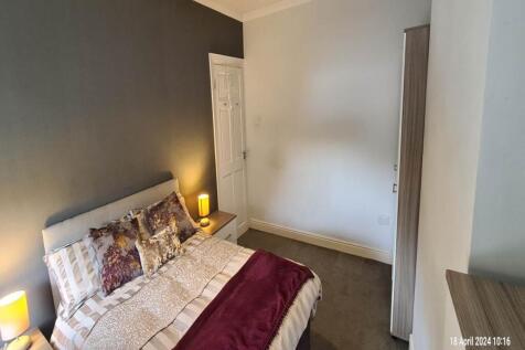 Rosemont Avenue (Room 2), Bramley, Leeds photo 4
