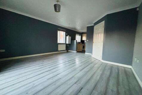 Living Area / Dining Area: