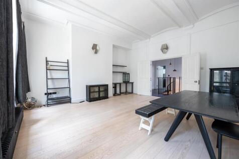2-bed flat on Booth Street, Manchester, £1,600/mo