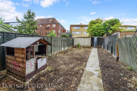 Conway Gardens, MITCHAM photo 3