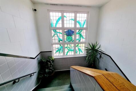 PRIVATE ENTRANCE HALL: