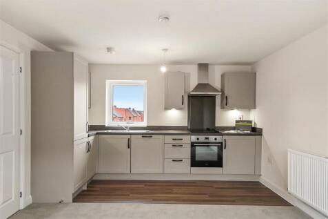 2 bedroom property in Silver Birch Avenue, Dunstable photo 3