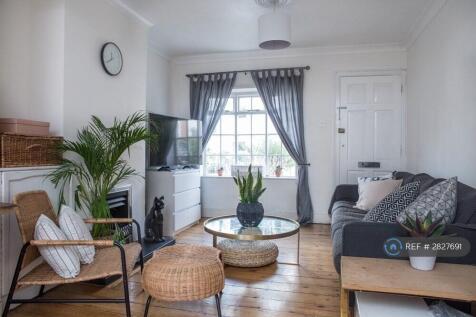 Lounge With Bay Window