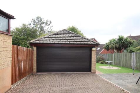 Double Garage.JPG