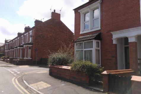 3-bed terraced on Sommerville Street, Crewe, £900/mo