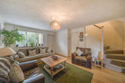 1376434-6-690b229...