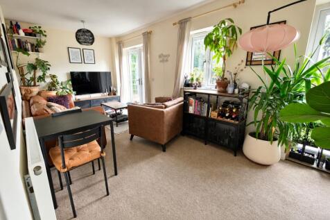 SITTING/DINING ROOM