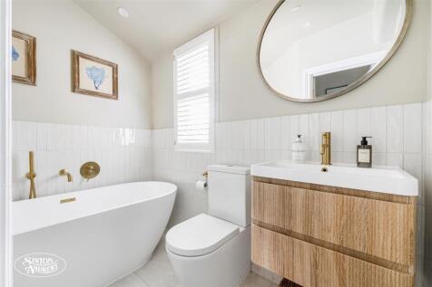 10 Elthorne Avenue-18.jpg