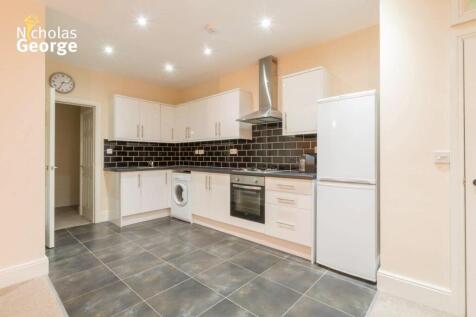 Church rd 83 flat 3 kitch.jpg