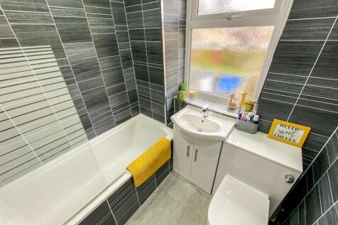Family Bathroom/WC