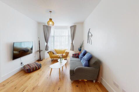 4 bedroom, 3 bathroom Terraced Property on Creigh