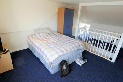 Pitcroft Avenue, Reading, Berkshire, RG6 photo 4