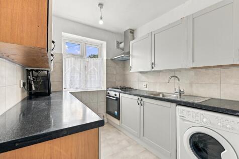 Salisbury Avenue, Barking, Barking And Dagenham photo 3