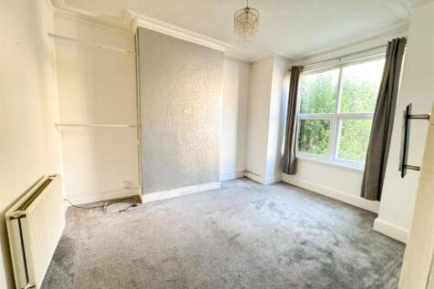 12 North Avenue living room