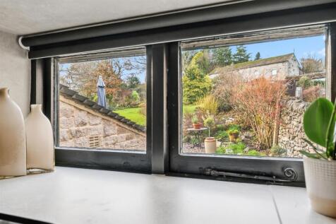 Saxton Mee Well Yard 0015.jpg