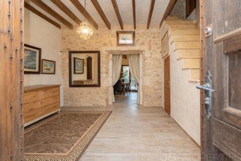 Mallorcan charm in Moscari: stone house with open views of the Serra de Tramuntana