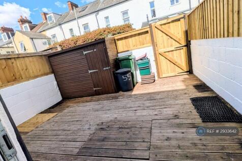 Rear Decked Courtyard With Back Alley Access