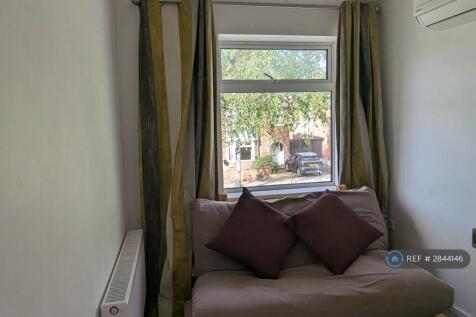 Lodgers Living Room: Sofa Bed, Tv (Movies, Gaming)