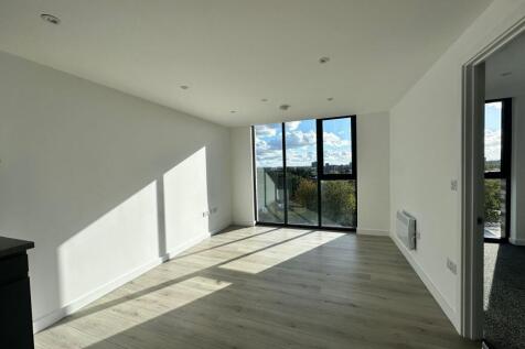 1-bed flat on 15 Duncan Street, Salford, M5, £1,000/mo