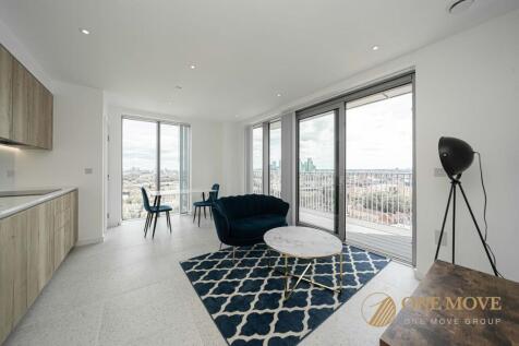 1-bed flat on Jacquard Point, The Silk District, London E1, £2,600/mo