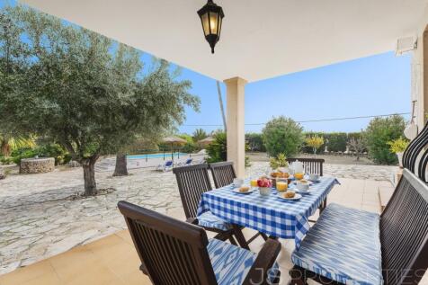 Rustic villa for sale 