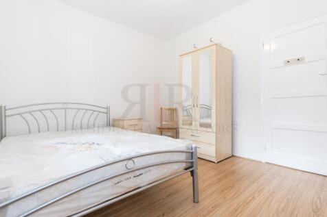 Frederick Road, London, RM13 photo 5