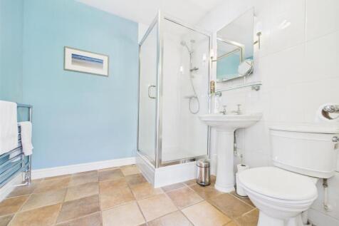 GROUND FLOOR SHOWERROOM