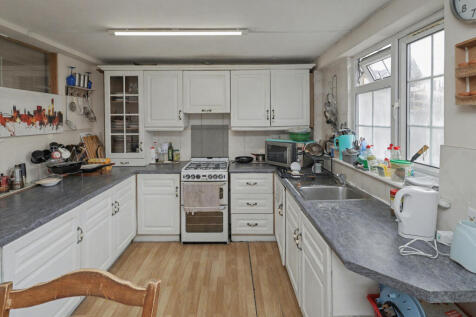 31 Pleasant Way, Wembley, Middlesex HA0 1DG