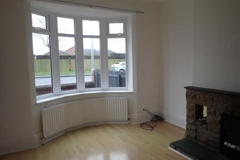LIVINGROOM - FRONT