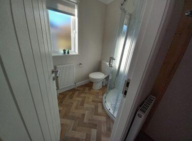 02 Willerby Kingswood Bathroom Scaled R420bspb3ldg
