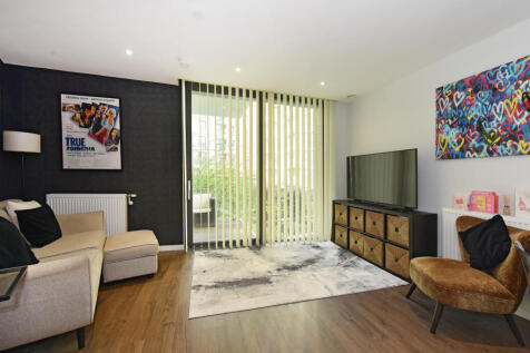 London, E1 - property photo