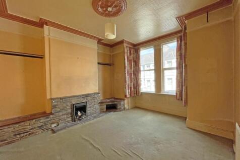 Old Park Road 26 - Lounge.jpg
