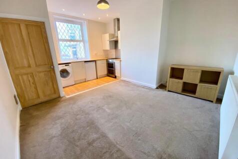 OPEN PLAN LIVING AREA