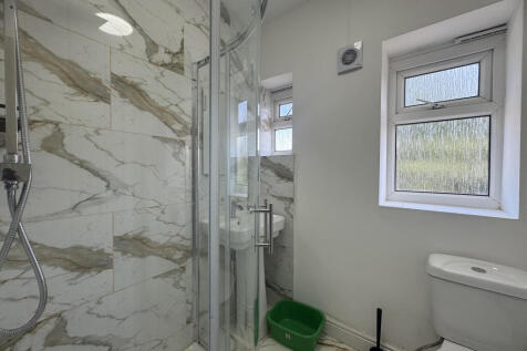 Shared shower/WC
